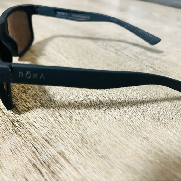 Roka Braker

Black and Gold Sunglasses with Rectangular Frame and Vibrant Lenses - Picture 4 of 5